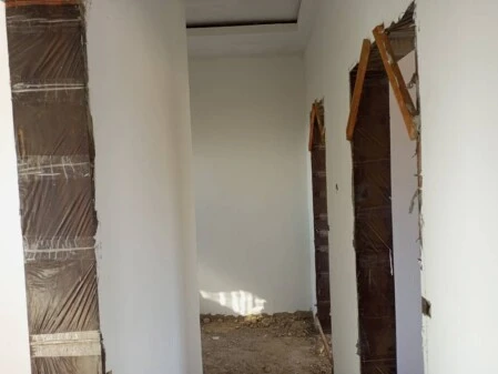 Construction de la route en terre battue 