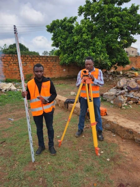 maison de luxe en blanc